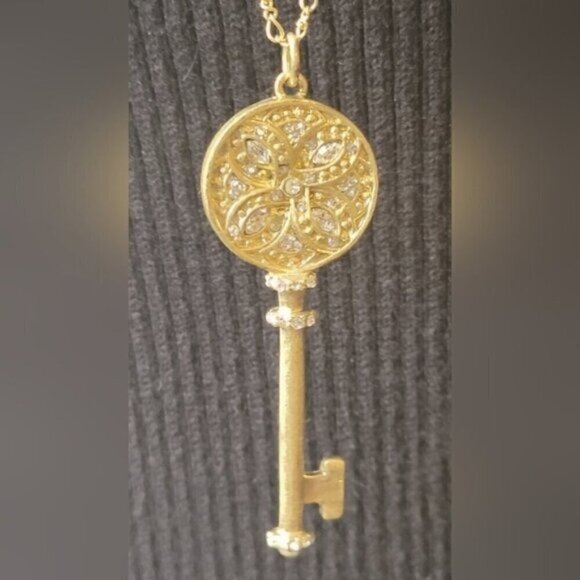 Gold Tone Necklace With Key Pendant - Picture 3 of 5